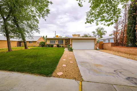 1327 Jackman St W, Lancaster, CA 93534 photo 2