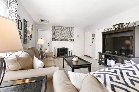 1327 Jackman St W, Lancaster, CA 93534 photo 7