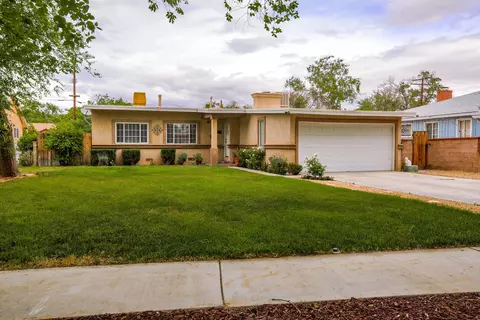 1327 Jackman St W, Lancaster, CA 93534 photo 3