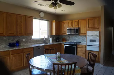 43319 Haven Pl, Lancaster, CA 93536 photo 2