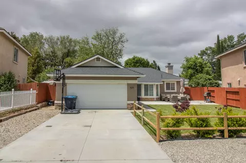 829 Green St S, Tehachapi, CA 93561 photo 3
