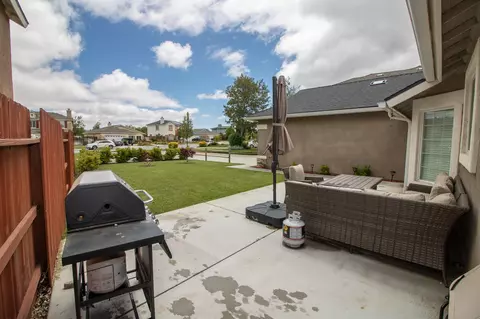 829 Green St S, Tehachapi, CA 93561 photo 4