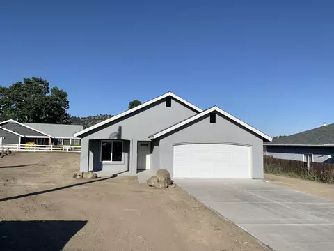 18061 Bold Venture Dr, Tehachapi, CA 93561 photo 2