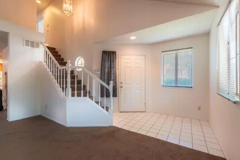 656 Beverly Ct, Lancaster, CA 93535 photo 4
