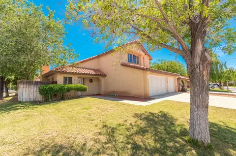 656 Beverly Ct, Lancaster, CA 93535 photo 3
