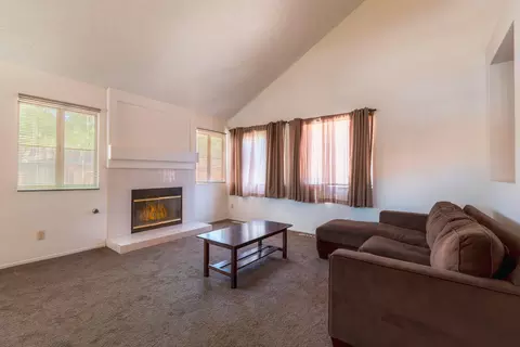 656 Beverly Ct, Lancaster, CA 93535 photo 5