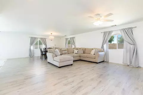 3012 Lingard St E, Lancaster, CA 93535 photo 2
