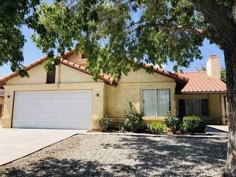 2829 La Vida Dr, Lancaster, CA 93535 photo 1