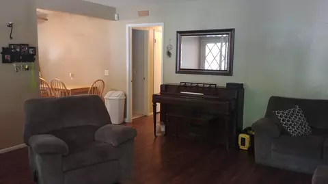 44437 Hanstead Ave, Lancaster, CA 93535 photo 2