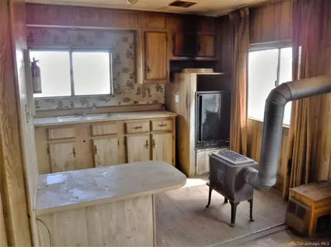 17228 Summers Dr, Tehachapi, CA 93561 photo 2