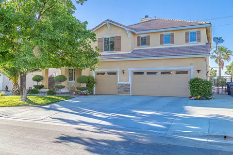 4141 Jade Ct, Lancaster, CA 93536 photo 2