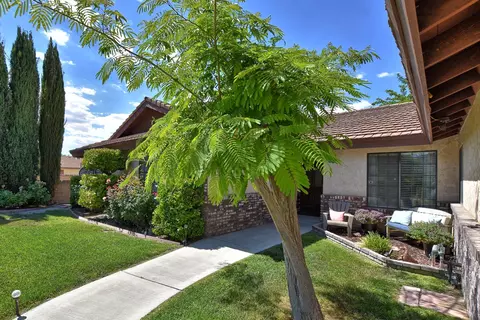 2135 Avenue J12 W, Lancaster, CA 93536 photo 4