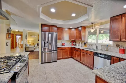 2135 Avenue J12 W, Lancaster, CA 93536 photo 7