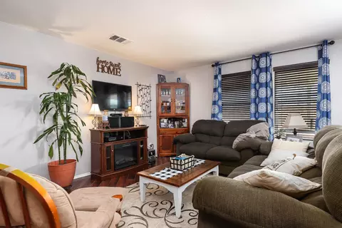 3202 James Ct, Lancaster, CA 93535 photo 4