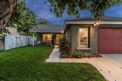 43654 Oleander St, Lancaster, CA 93535 photo 3