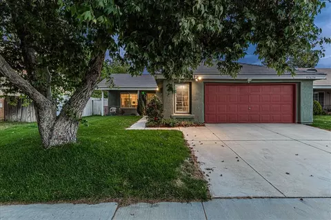 43654 Oleander St, Lancaster, CA 93535 photo 2