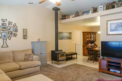 18340 Bowie St, Tehachapi, CA 93561 photo 8