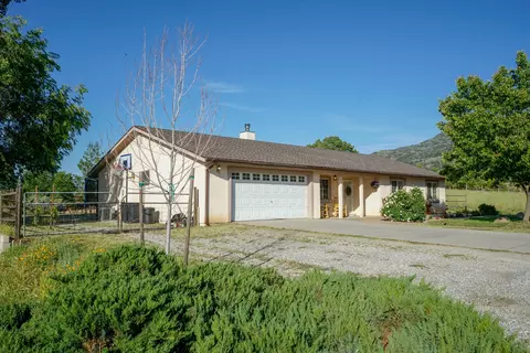 18340 Bowie St, Tehachapi, CA 93561 photo 4