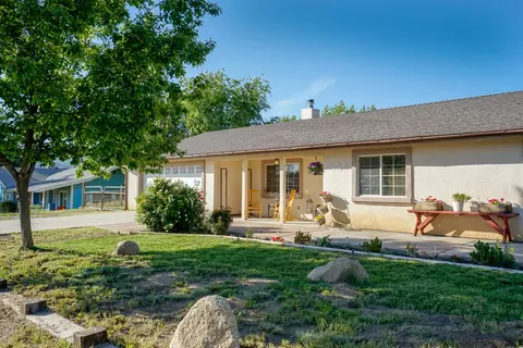 18340 Bowie St, Tehachapi, CA 93561 photo 3