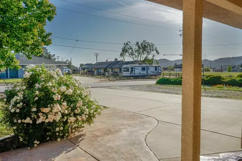 18340 Bowie St, Tehachapi, CA 93561 photo 5