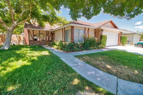 2849 La Vida Dr, Lancaster, CA 93535 photo 1
