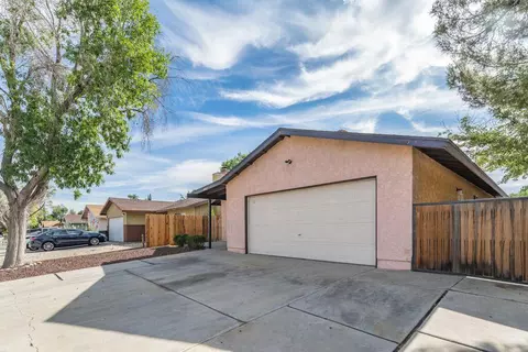 44402 Sancroft Ave, Lancaster, CA 93535 photo 2