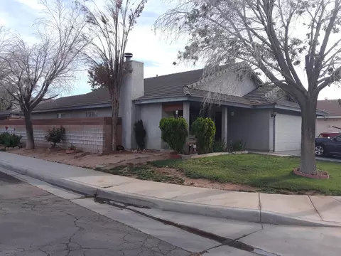 746 Ivyton St E, Lancaster, CA 93535 photo 3