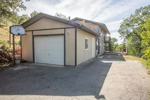 22511 Zurich Dr, Tehachapi, CA 93561 photo 3