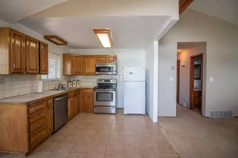 22511 Zurich Dr, Tehachapi, CA 93561 photo 12