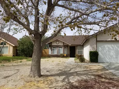 2645 Avoca St, Lancaster, CA 93535 photo 2