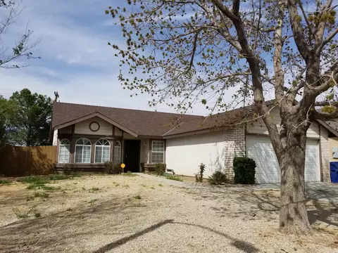 2645 Avoca St, Lancaster, CA 93535 photo 4