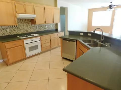 38054 37th St E, Palmdale, CA 93550 photo 12