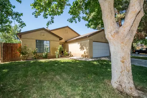 2532 Garnet Ln, Lancaster, CA 93535 photo 2