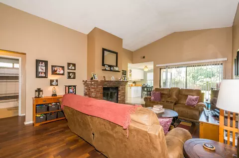 2532 Garnet Ln, Lancaster, CA 93535 photo 3