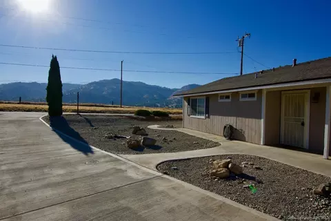 21610 Woodford-tehachapi Rd, Tehachapi, CA 93561 photo 2