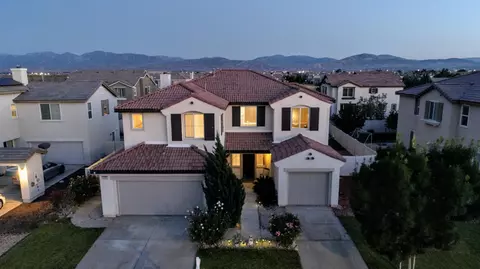 6908 Archail Ct, Palmdale, CA 93552 photo 2