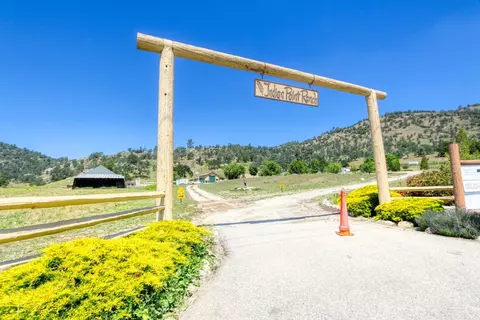 28101 Giruado Rd, Tehachapi, CA 93561 photo 2