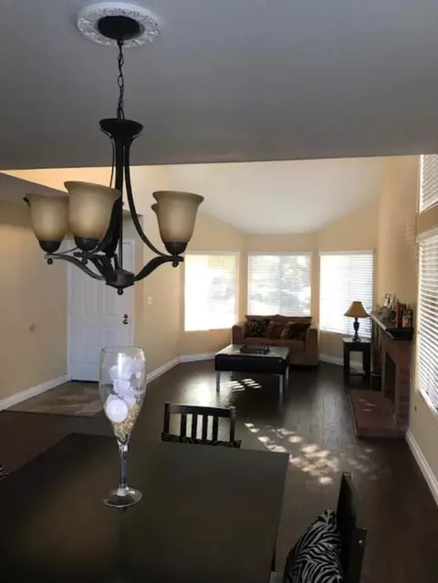 37108 Daisy St, Palmdale, CA 93550 photo 2