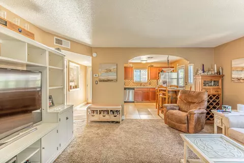 907 Oakwood St, Tehachapi, CA 93561 photo 4
