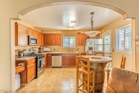 907 Oakwood St, Tehachapi, CA 93561 photo 5
