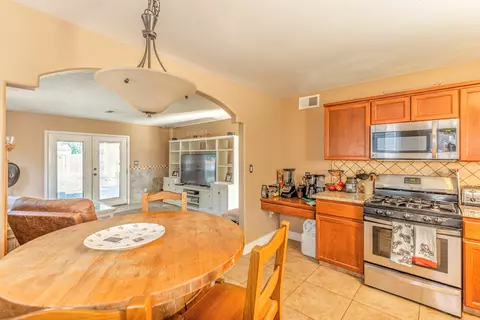 907 Oakwood St, Tehachapi, CA 93561 photo 6