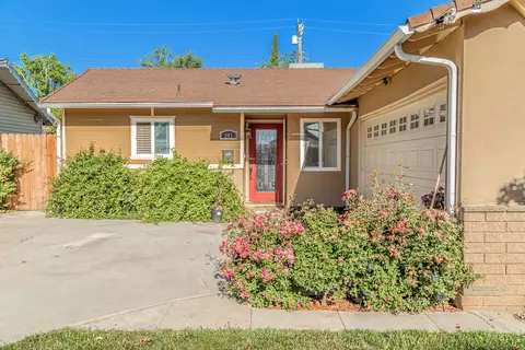 907 Oakwood St, Tehachapi, CA 93561 photo 2
