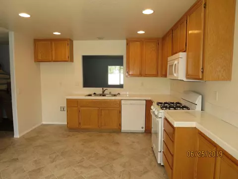 44822 Fenhold St, Lancaster, CA 93535 photo 3