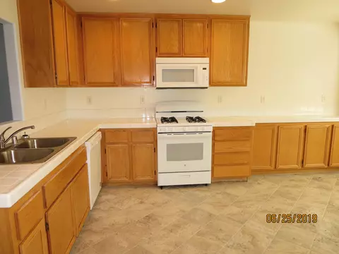 44822 Fenhold St, Lancaster, CA 93535 photo 2