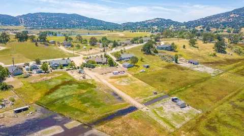 23640 Dart Dr, Tehachapi, CA 93561 photo 4