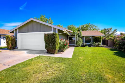 2134 Dallin St, Lancaster, CA 93536 photo 4