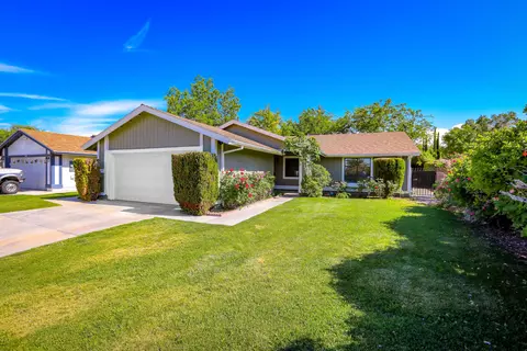 2134 Dallin St, Lancaster, CA 93536 photo 2