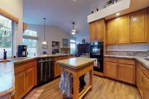 42185 Round Hill Dr, Lancaster, CA 93536 photo 10