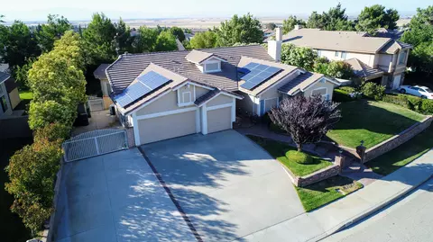 42185 Round Hill Dr, Lancaster, CA 93536 photo 3