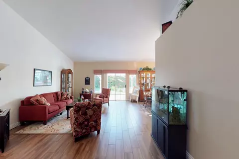 42185 Round Hill Dr, Lancaster, CA 93536 photo 5